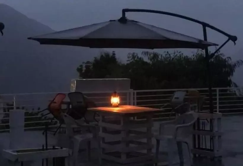 هتل Hunza Roof
