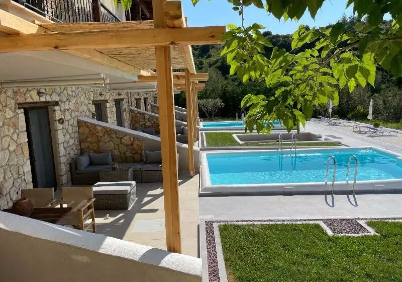 Hotelli Koumaros Apart