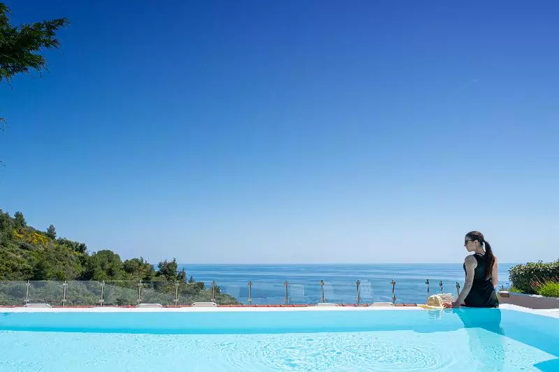 Hotelli Koumaros Apart