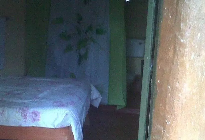 هتل Leisure Gardens