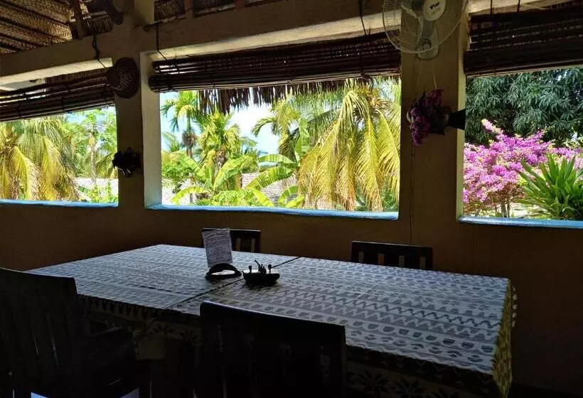 هتل Moheli Laka Lodge