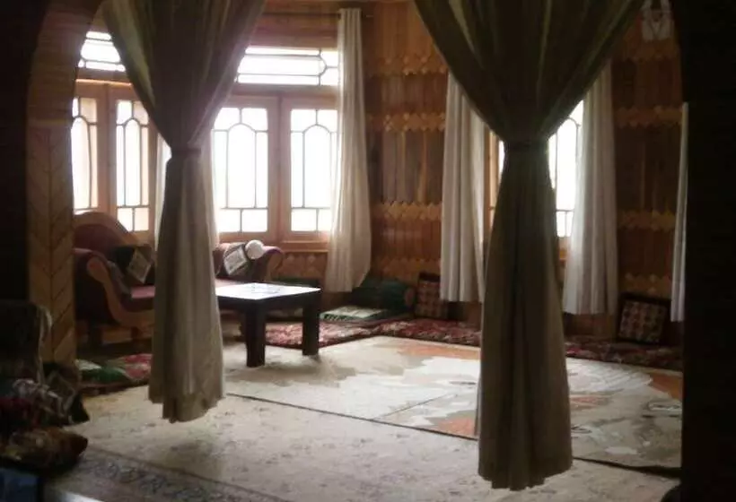 پانسیون Bhuribake Guest House Hunza