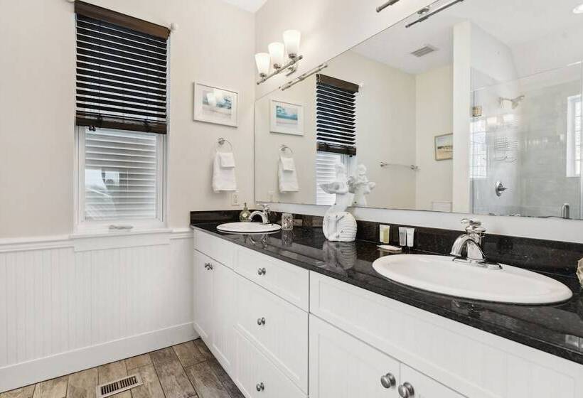 Seafoam By Avantstay 2 Blocks To Beach!