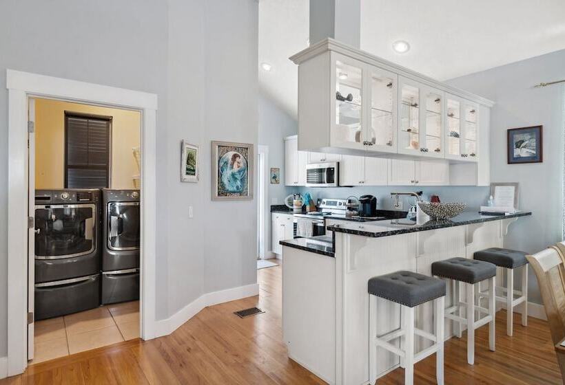 Seafoam By Avantstay 2 Blocks To Beach!