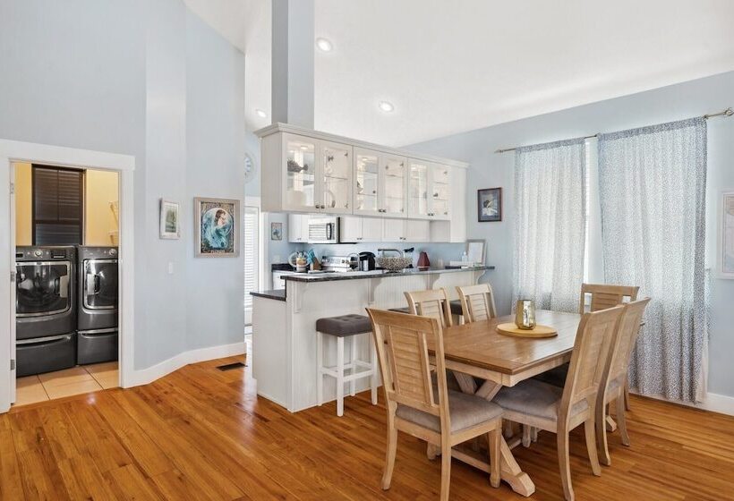 Seafoam By Avantstay 2 Blocks To Beach!