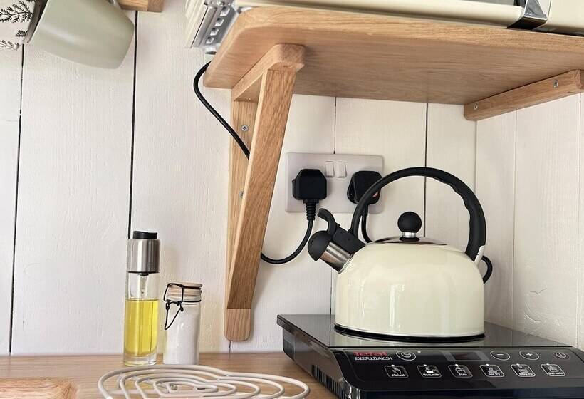 Stunning Shepherdhut/woodburner/openviews/barbeque