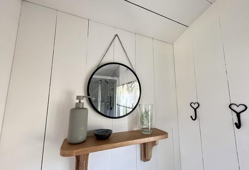 Stunning Shepherdhut/woodburner/openviews/barbeque