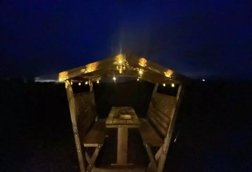 Stunning Shepherdhut/woodburner/openviews/barbeque