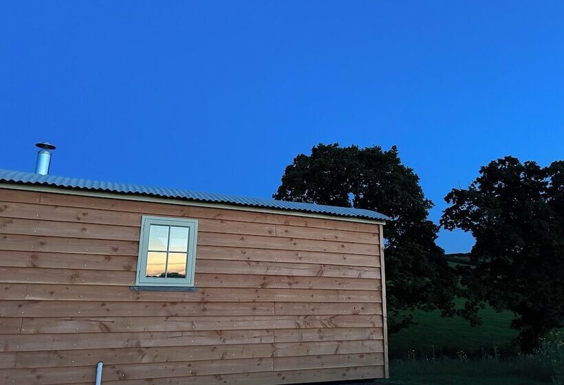 Stunning Shepherdhut/woodburner/openviews/barbeque
