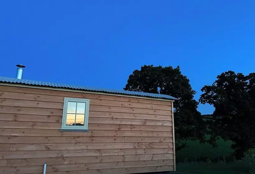Stunning Shepherdhut/woodburner/openviews/barbeque