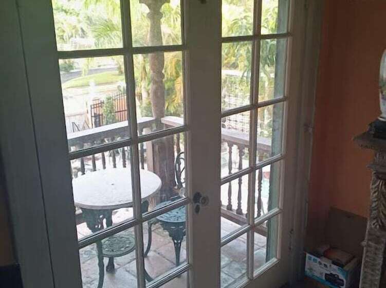 Aamiaismajoitus (B&B) Benzel Mansion