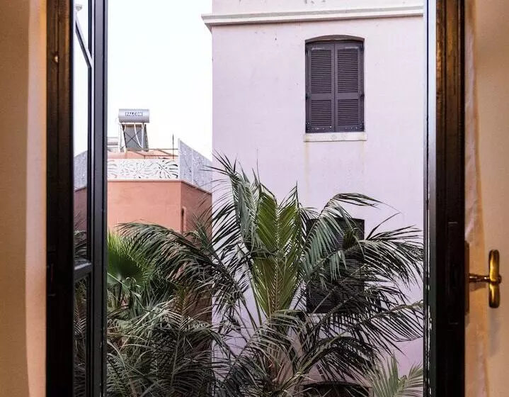 تختخواب و صبحانه Sundial Lodge