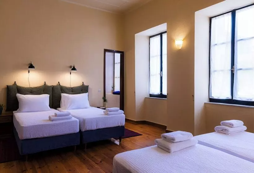 تختخواب و صبحانه Sundial Lodge