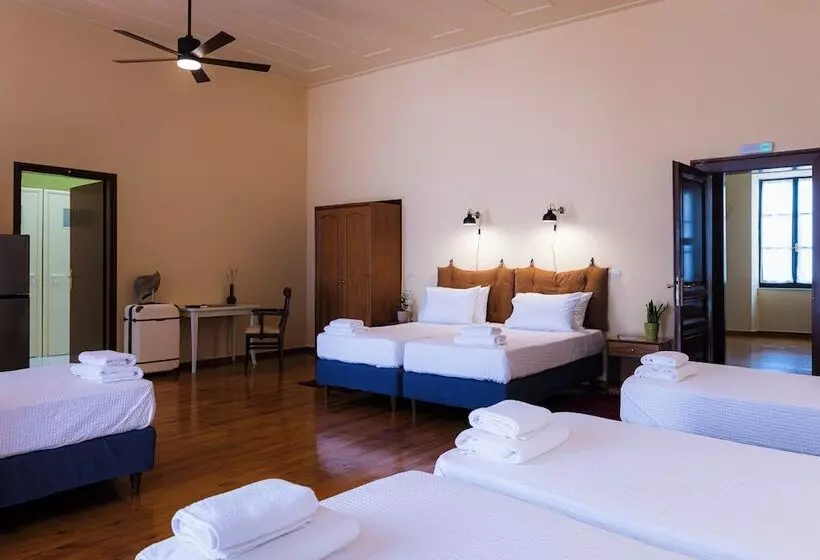 تختخواب و صبحانه Sundial Lodge