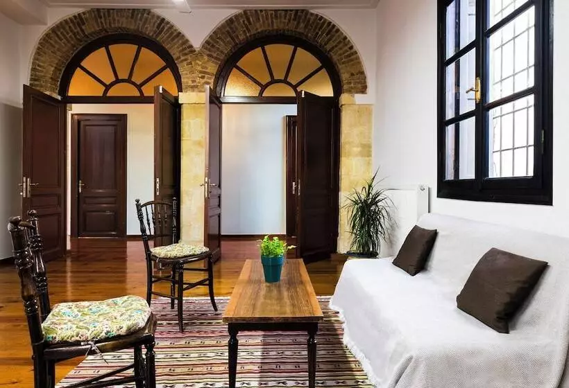 تختخواب و صبحانه Sundial Lodge