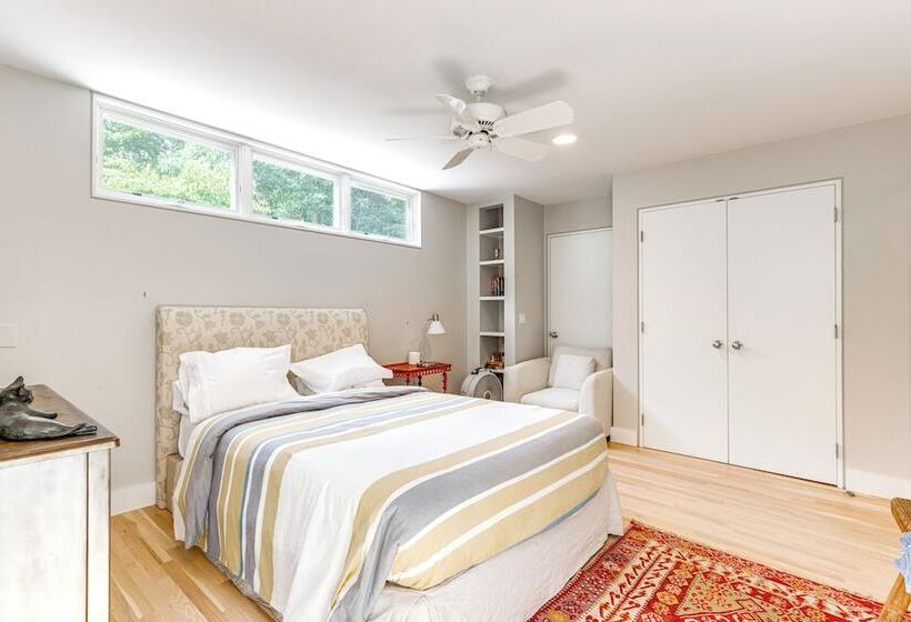 Hamptons Home W/ Private Pool, 1 Mi To Beach!