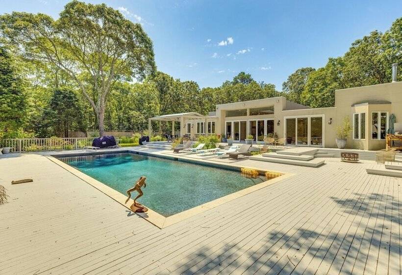 Hamptons Home W/ Private Pool, 1 Mi To Beach!