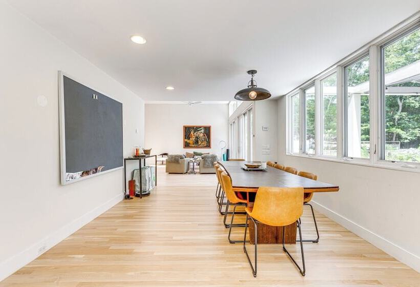 Hamptons Home W/ Private Pool, 1 Mi To Beach!