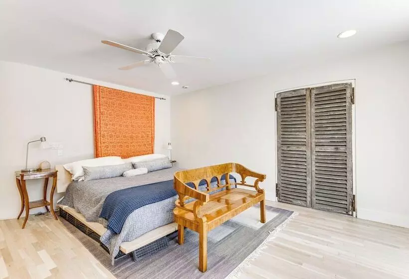 Hamptons Home W/ Private Pool, 1 Mi To Beach!