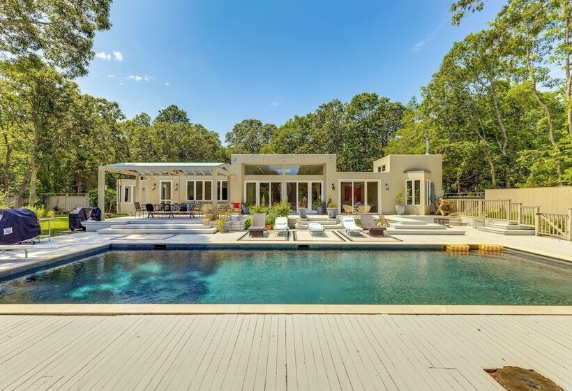 Hamptons Home W/ Private Pool, 1 Mi To Beach!
