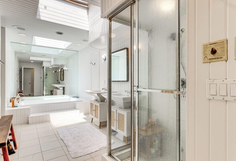 Hamptons Home W/ Private Pool, 1 Mi To Beach!