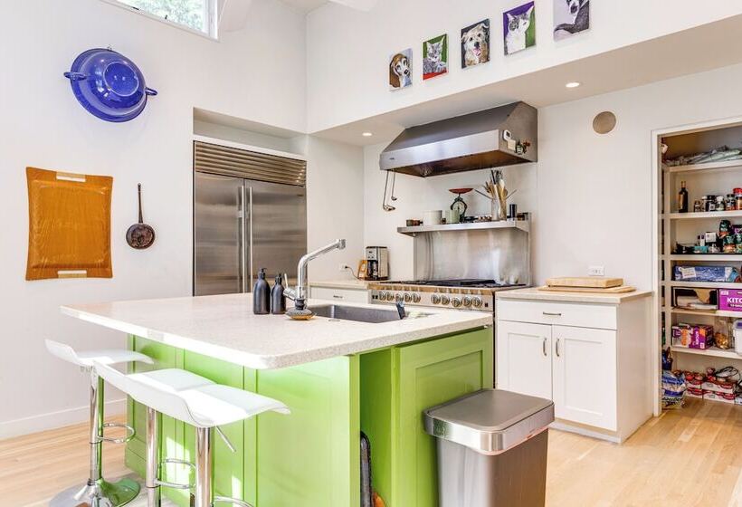 Hamptons Home W/ Private Pool, 1 Mi To Beach!