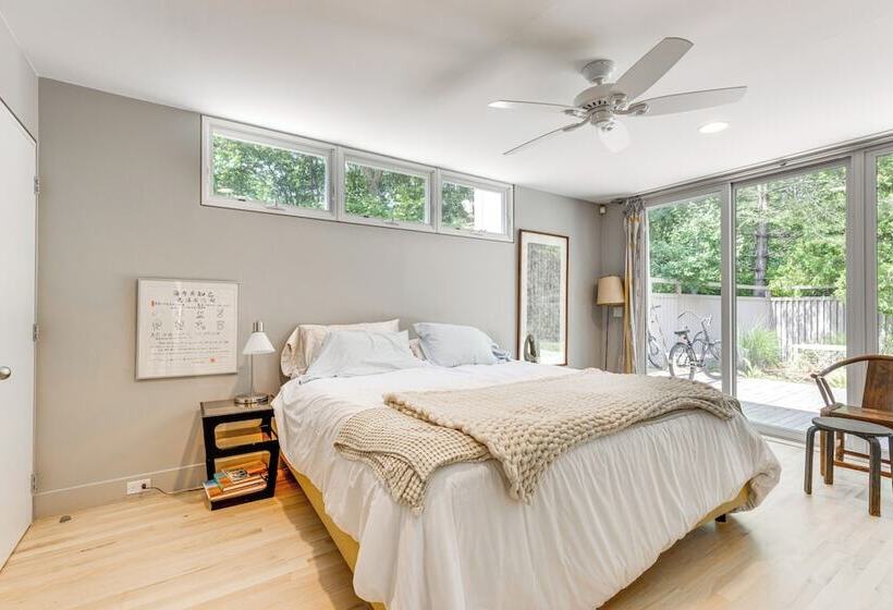 Hamptons Home W/ Private Pool, 1 Mi To Beach!