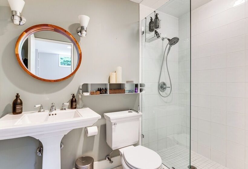 Hamptons Home W/ Private Pool, 1 Mi To Beach!