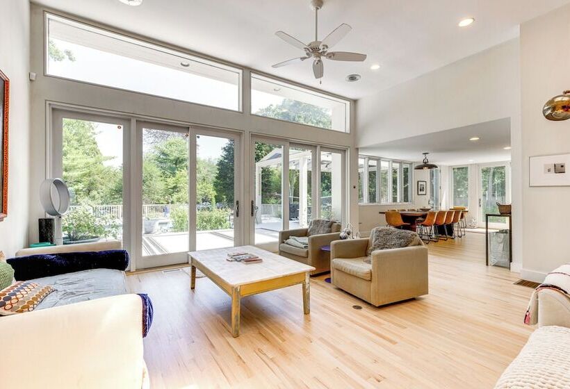 Hamptons Home W/ Private Pool, 1 Mi To Beach!