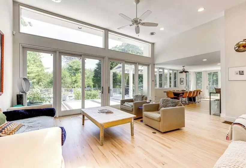 Hamptons Home W/ Private Pool, 1 Mi To Beach!