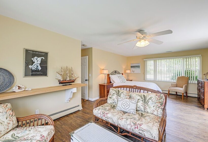 Hamptons Retreat W/ Private Dock, Kayak & Canoe!