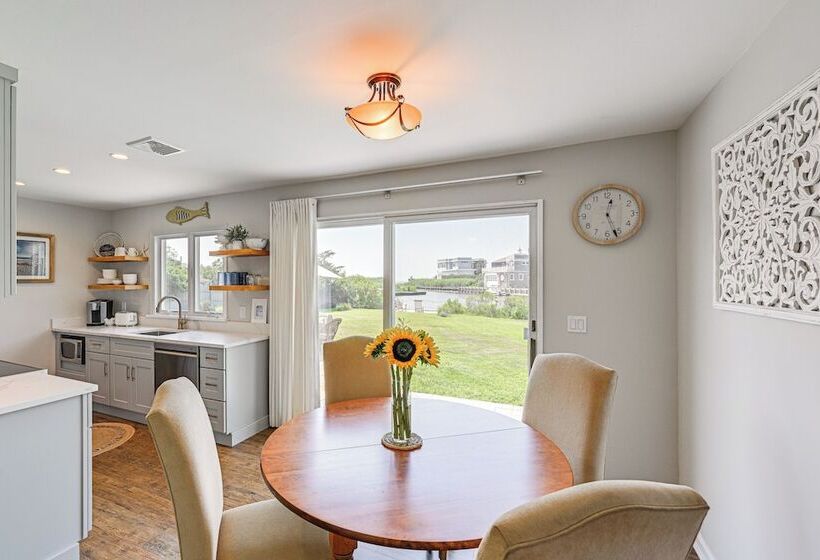 Hamptons Retreat W/ Private Dock, Kayak & Canoe!