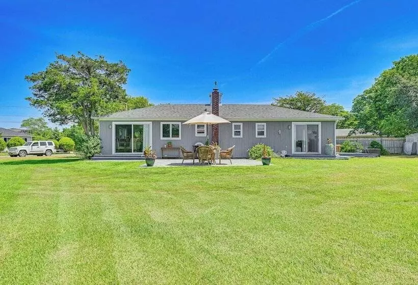 Hamptons Retreat W/ Private Dock, Kayak & Canoe!