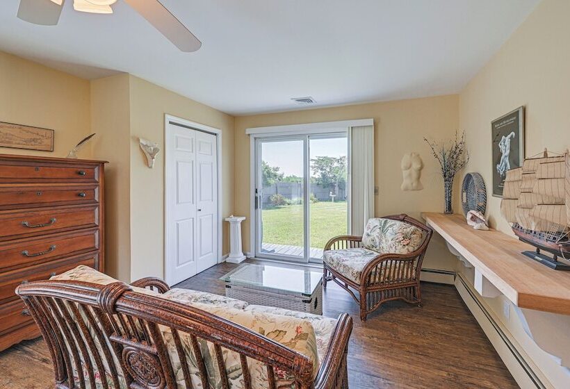 Hamptons Retreat W/ Private Dock, Kayak & Canoe!