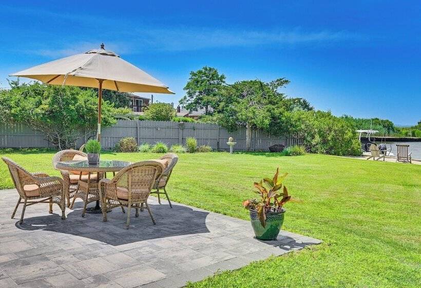 Hamptons Retreat W/ Private Dock, Kayak & Canoe!