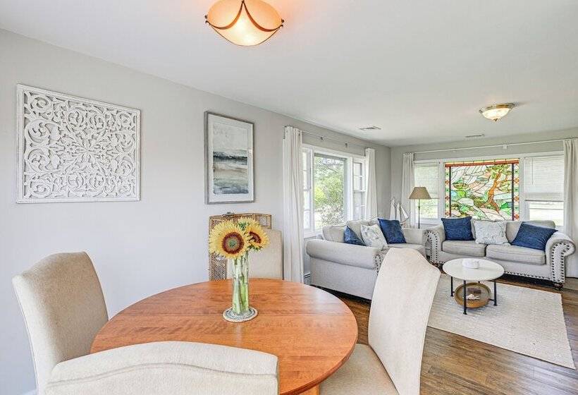 Hamptons Retreat W/ Private Dock, Kayak & Canoe!