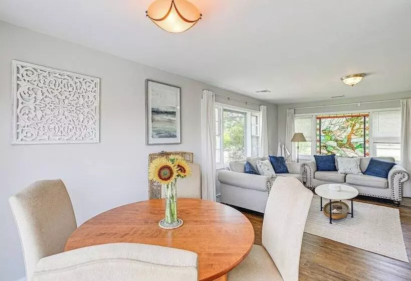 Hamptons Retreat W/ Private Dock, Kayak & Canoe!