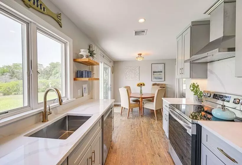 Hamptons Retreat W/ Private Dock, Kayak & Canoe!