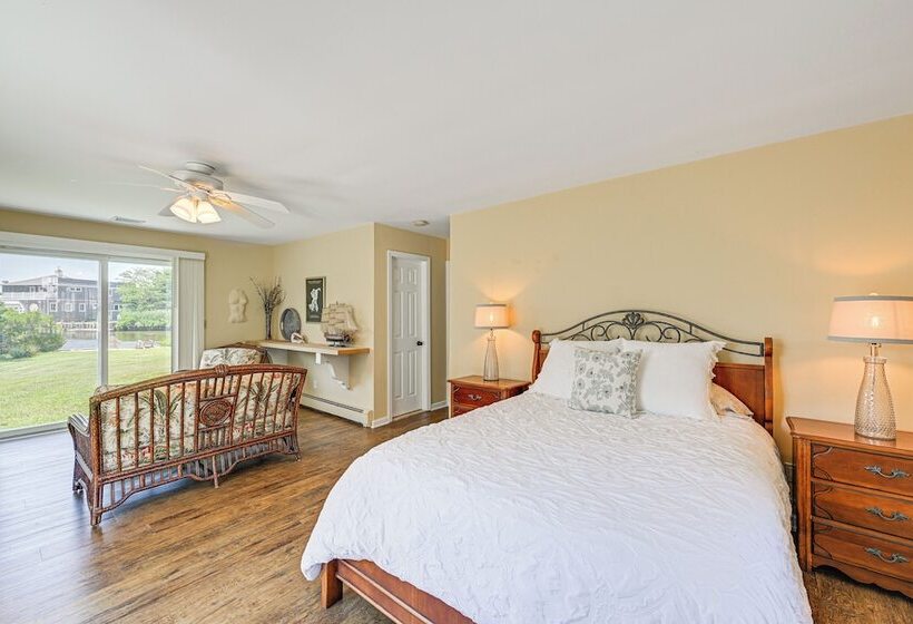 Hamptons Retreat W/ Private Dock, Kayak & Canoe!