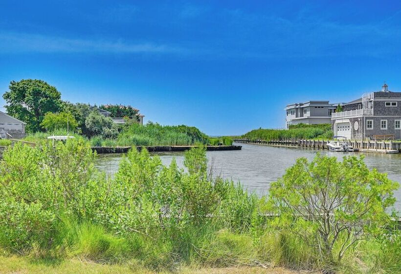 Hamptons Retreat W/ Private Dock, Kayak & Canoe!
