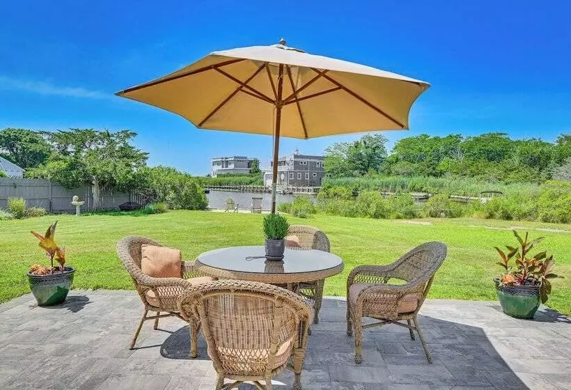 Hamptons Retreat W/ Private Dock, Kayak & Canoe!