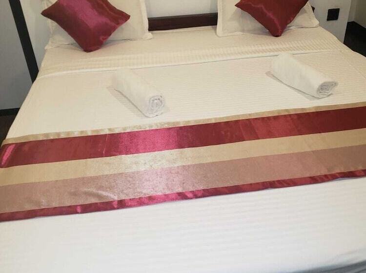 ホテル Pineapple Surf Arugambay