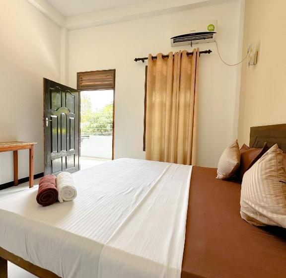 ホテル Pineapple Surf Arugambay