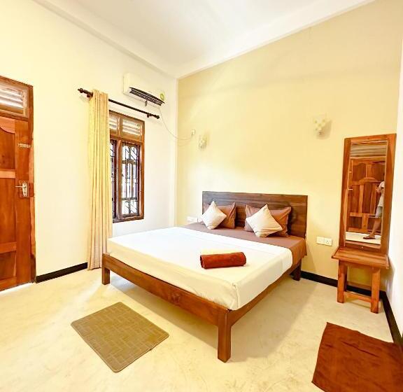 ホテル Pineapple Surf Arugambay