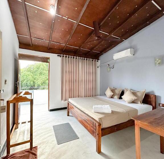 ホテル Pineapple Surf Arugambay