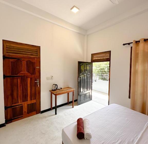 ホテル Pineapple Surf Arugambay