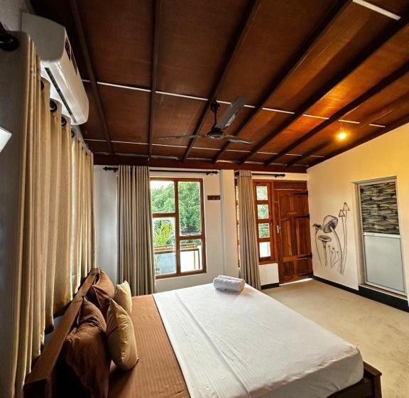 ホテル Pineapple Surf Arugambay