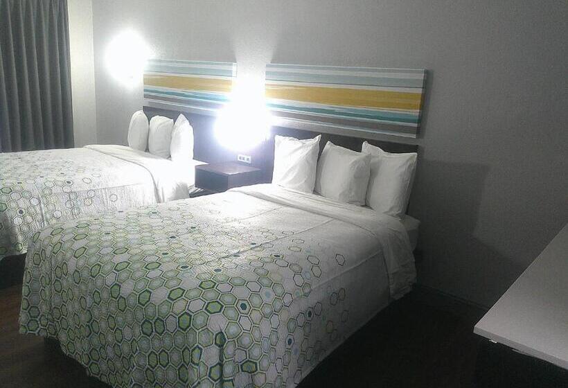 Отель Hometowne Studios By Red Roof Richmond Airport Sandston