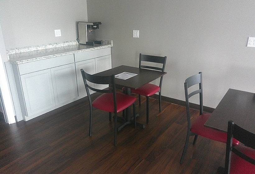 Отель Hometowne Studios By Red Roof Richmond Airport Sandston