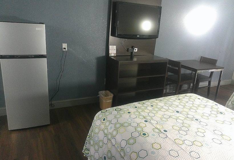 Отель Hometowne Studios By Red Roof Richmond Airport Sandston